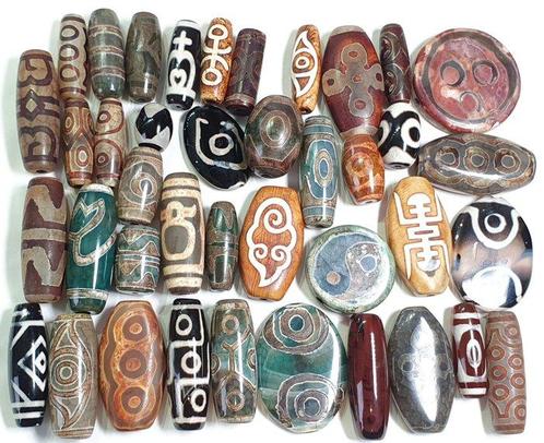 40 Tibetaanse Dzi-amuletten - Tijgertand Dzi, Eenentwintig, Antiquités & Art, Antiquités | Autres Antiquités