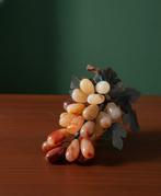 sculptuur, Grape Bunch Carved in Semi-Precious Stone –, Antiek en Kunst
