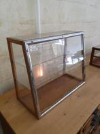 Antieke winkeltoog toonbank vitrine bar balie mancave