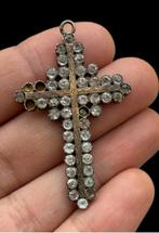 Zilver, Mysterieuze esoterische en kostbare pectorale kruis