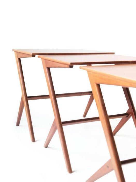 Tables gigognes - Teck - Ensemble de trois tables gigognes, Antiek en Kunst, Kunst | Designobjecten