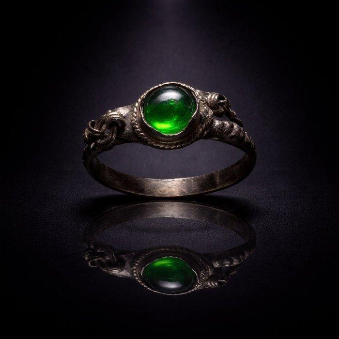 Médiéval Anneau protecteur en argent avec pierre cabochon, Bijoux, Sacs & Beauté, Bijoux anciens