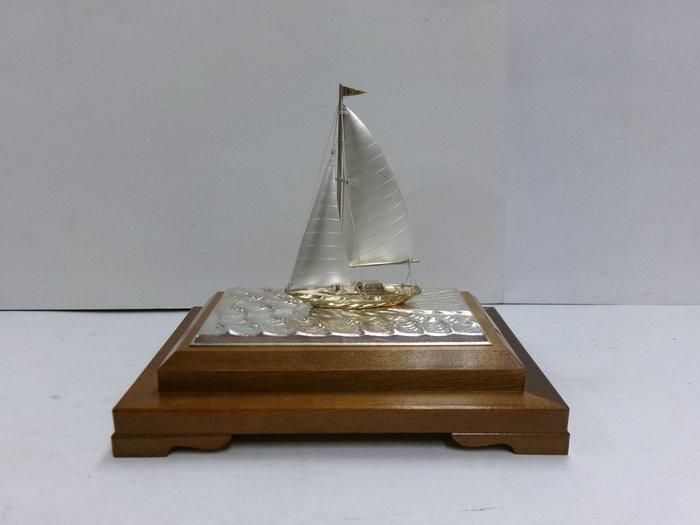 Zilver - Showa-periode. Zeilboot van 985 sterlingzilver uit, Antiek en Kunst, Antiek | Overige Antiek