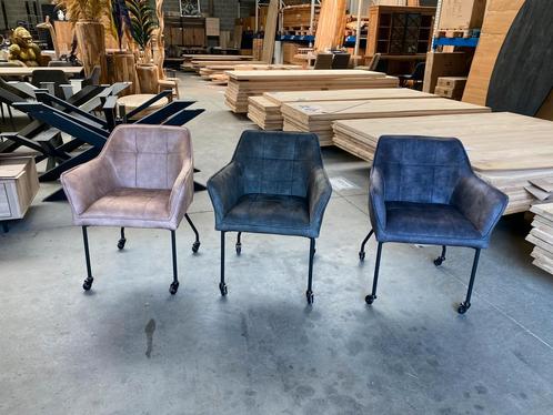 Malaga armstoel, velvet + skatewieltjes (nieuw, A-keuze), Huis en Inrichting, Stoelen, Nieuw