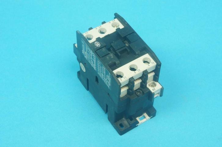 Moeller/Klockner Moeller 061257 DIL0M (230V50Hz, 240V60Hz) 3, Bricolage & Construction, Bricolage & Rénovation Autre, Enlèvement ou Envoi