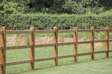 Houten omheining | Afrastering weiland | Hekwerk paardenbak beschikbaar voor biedingen