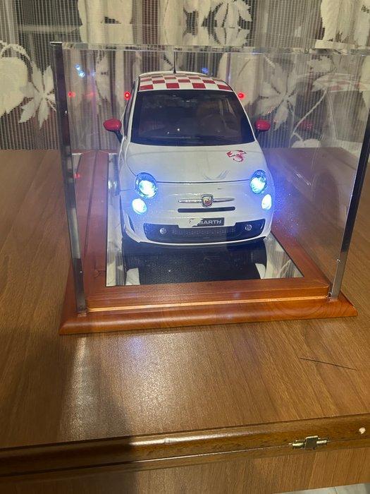 CMC, Hachette 1:8 - Modelauto - Abarth 500, Hobby en Vrije tijd, Modelauto's | 1:5 tot 1:12