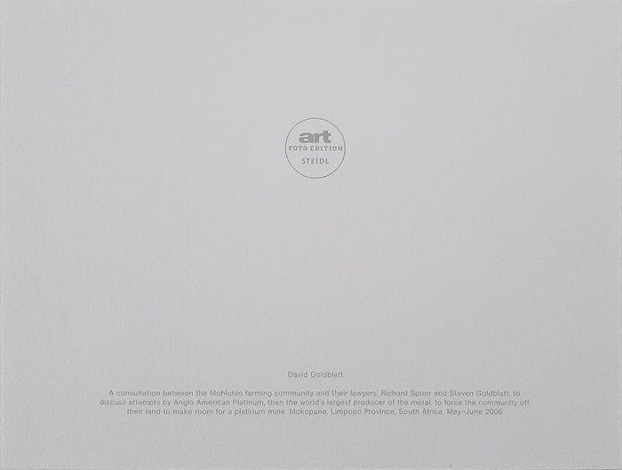 David Goldblatt - A consultation between the Mohlohlo, Antiquités & Art, Art | Objets design