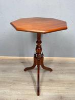 Fijn afgewerkte bijzettafel met achthoekig blad – gesigneerd, Antiek en Kunst, Curiosa en Brocante