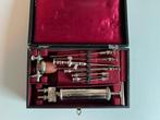 Blood transfusion set in box - Medisch instrument - Messing,, Antiquités & Art, Antiquités | Assiettes décoratives & Carrelages
