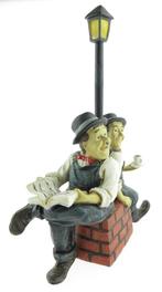 Figuur Laurel & Hardy bij lantarenpaal, Verzenden