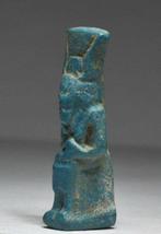 Oud-Egyptisch Faience Amulet van de Godin Isis, die Horus