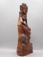 Dewi Ratih die uit de kaken van de demon Kala Rau