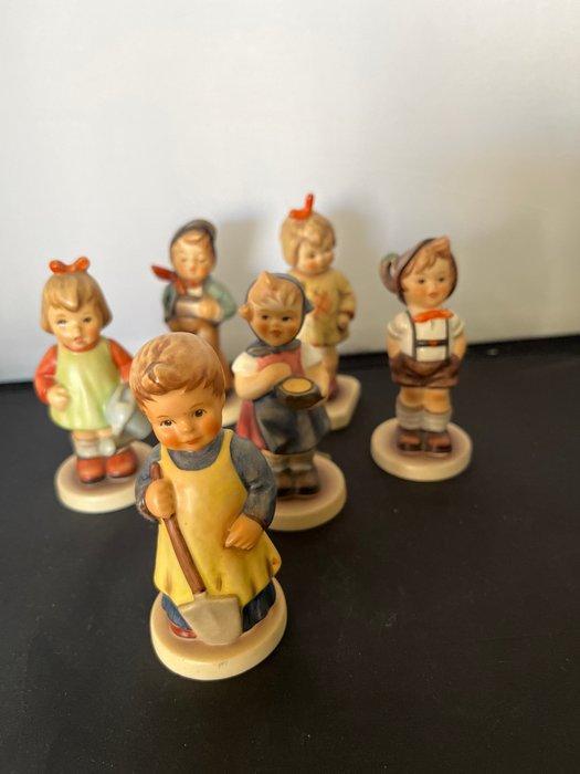 Goebel - Beeldje - zes M.I. Hummel beeldjes (6) - Porselein, Antiek en Kunst, Curiosa en Brocante
