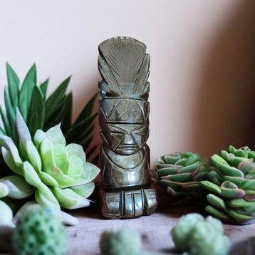 Azteeks beeldje in gouden obsidiaan. Uniek handgemaakt stuk.
