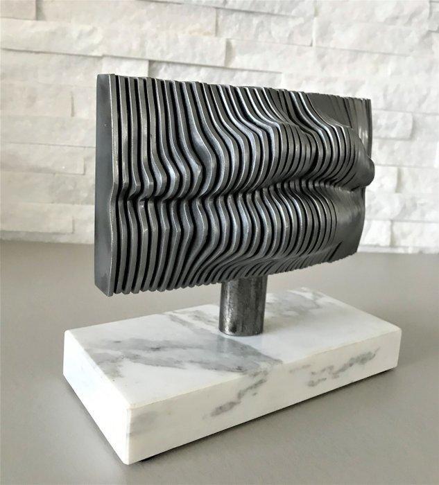 Filippo Pietro Castrovinci (XX) - Lips To Love, Antiek en Kunst, Kunst | Designobjecten