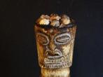 Koninklijk BAMOUN beeld op marneren sokkel 24 cm -