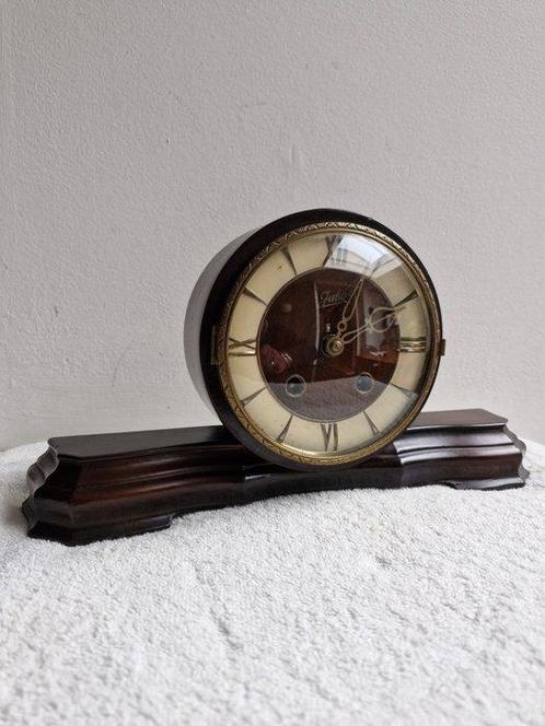 pendule - Juba -   notenhout, messing, glas - 1930-1940, Antiek en Kunst, Antiek | Klokken