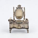 NO RESERVE Commode / Kaptafel - Personnage miniature -, Antiek en Kunst