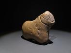 Midden-Oosten Steen Bovid figuur. 3e millennium v.Chr.., Verzamelen