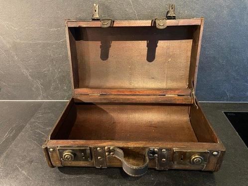 Prachtige decoratieve kist / houten koffer - Cercueil -, Antiek en Kunst, Curiosa en Brocante