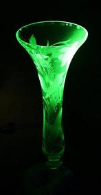 Vaas - Uraniumglas - (28,5 cm.), Antiek en Kunst