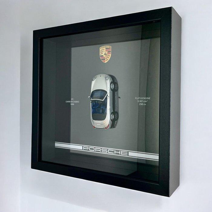 Artwork - Porsche - 911 Carrera Cabrio 1998 - Artic Silver -, Hobby en Vrije tijd, Modelauto's | 1:5 tot 1:12