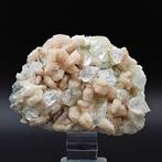 STILBITE ROZE met doorzichtige apofylliet en groen,, Verzamelen, Mineralen en Fossielen