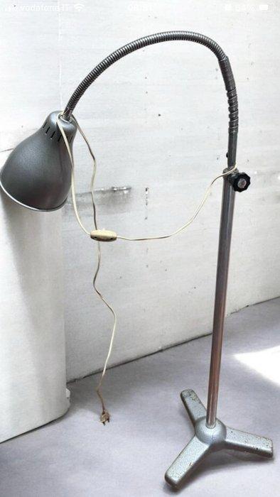 Italian Industrial Design - Staande lamp - Staal, Antiek en Kunst, Antiek | Wandborden en Tegels