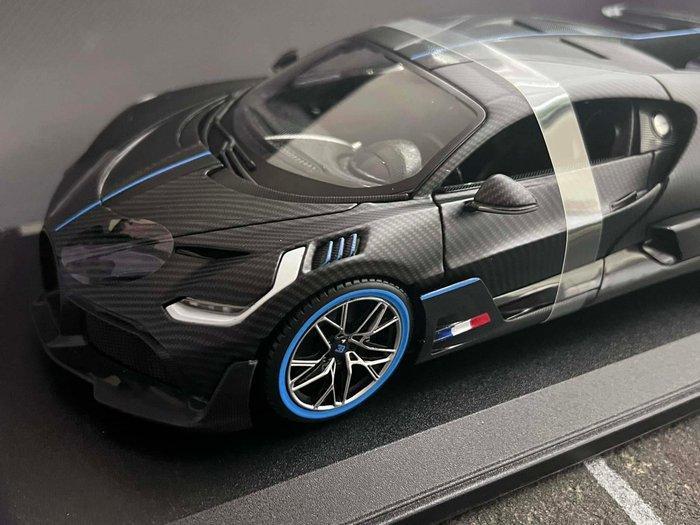 Bburago 1:18 - Voiture miniature - BUGATTI Divo - Carbon, Hobby en Vrije tijd, Modelauto's | 1:5 tot 1:12