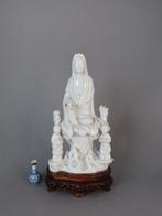 Figure - Large seated Guanyin, Gift bearing Boys, Pierced, Antiek en Kunst