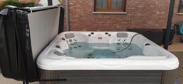 Jacuzzi Wellis 2025 avec services 6 places 0476885653 beschikbaar voor biedingen