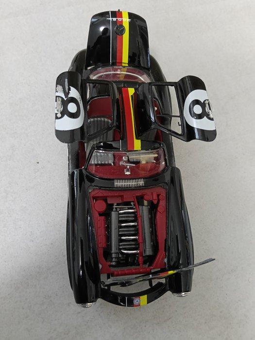 Bburago 1:18 - Modelauto (5) - Mercedes, Ferrari,, Hobby en Vrije tijd, Modelauto's | 1:5 tot 1:12