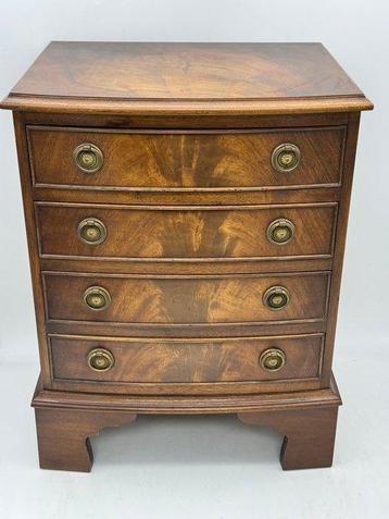 Reprodux - Bevan Funnell - Commode - 4 chargé sur de hautes, Antiek en Kunst, Curiosa en Brocante