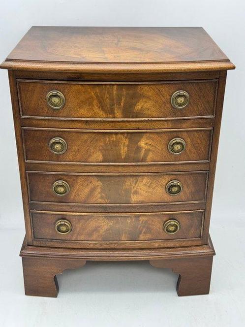 Reprodux - Bevan Funnell - Commode - 4 chargé sur de hautes, Antiek en Kunst, Curiosa en Brocante