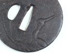 Tsuba (123g) – Zwaan onder Wolken met messing ingelegd - Edo, Antiek en Kunst