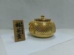 Theeketel - Metaalbewerking, theepotten, gouden ornamenten
