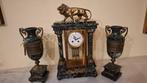 Klok en garnituur set Neoklassieke stijl Marmer, Messing,, Antiek en Kunst