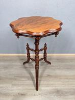 Zweedse bijzettafel met rijk gedraaide poten - Bijzettafel -, Antiek en Kunst