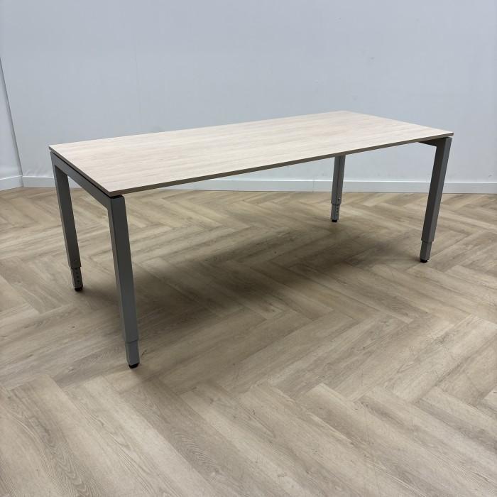 verstelbaar bureau / tafel 180x80cm,  licht eiken - grijs, Huis en Inrichting, Bureaus, Bureau, Gebruikt, In hoogte verstelbaar