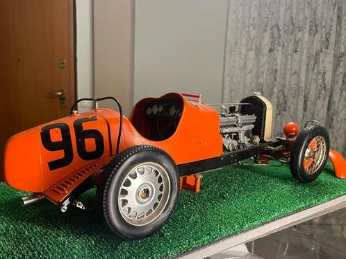 Pocher 1:8 - Voiture miniature - Alfa Romeo 8C, Hobby en Vrije tijd, Modelauto's | 1:5 tot 1:12