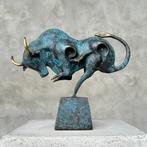 Sculpture, NO RESERVE PRICE - Cubist Bull on Stand - 22 cm -