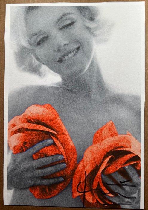 Bert Stern (1929–2013) - Marilyn Monroe Orange Wink Roses, Antiek en Kunst, Kunst | Designobjecten