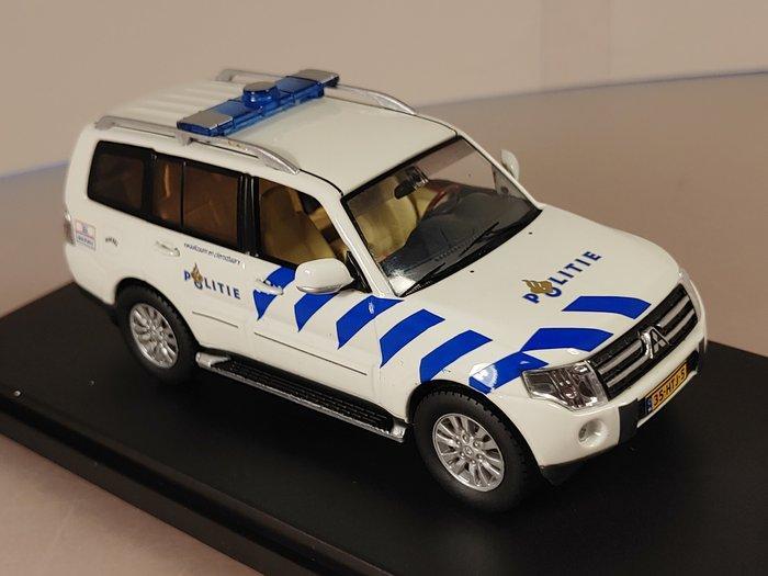 TRIPLE9 1:43 - Modelauto - Mitsubishi Pajero Eenheid, Hobby en Vrije tijd, Modelauto's | 1:5 tot 1:12