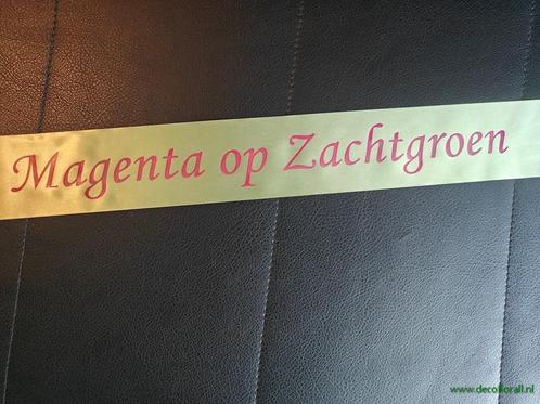 Zachtgroen lint 45 mm met magenta opdruk +/- 50cm. - eigen, Huis en Inrichting, Woonaccessoires | Kunstplanten en Kunstbloemen