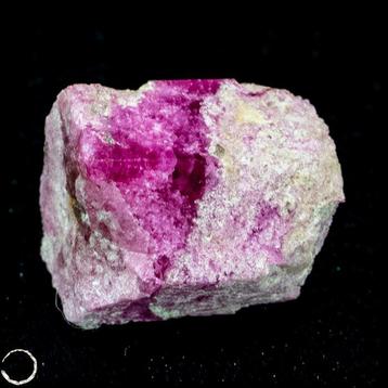 Bixbit naturel (beryll rouge) – une rareté mineralogique