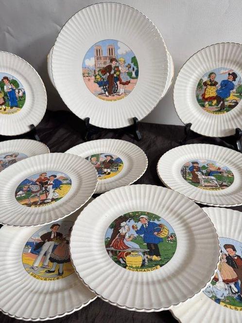 Sarreguemines - Service à dessert (11) - Scènes « Régions, Antiek en Kunst, Curiosa en Brocante