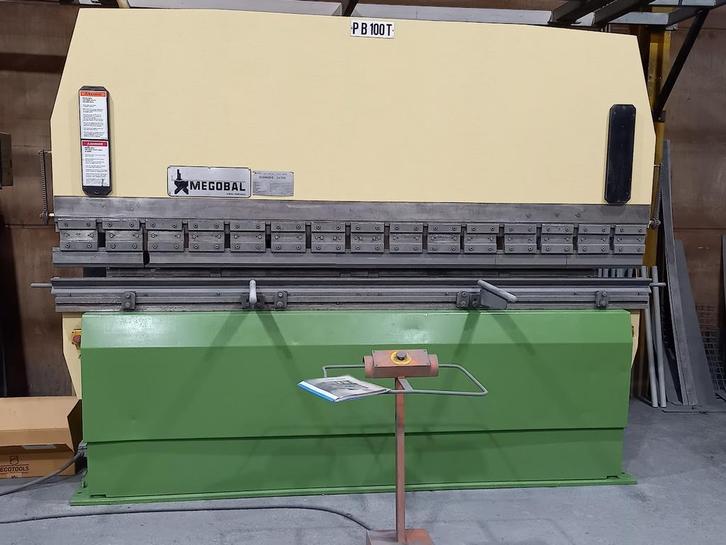 hydraulische afkantpers Megobal PB100T x 3050mm - kantbank, Zakelijke goederen, Machines en Bouw | Metaalbewerking, Ophalen
