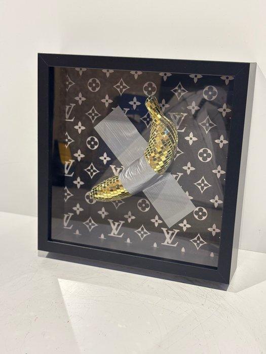 Rob VanMore - Don’t eat the banana by Louis Vuitton, Antiek en Kunst, Kunst | Designobjecten