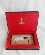 Inktpot - Religieus inkwart, vergulde regulus, boeken uit de